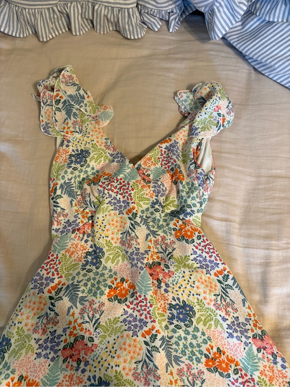 Altar'd State Floral V‑Neck Sundress in White with Multicolor Print